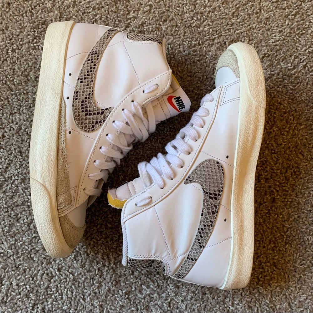 NIKE Snakeskin Blazer Mid